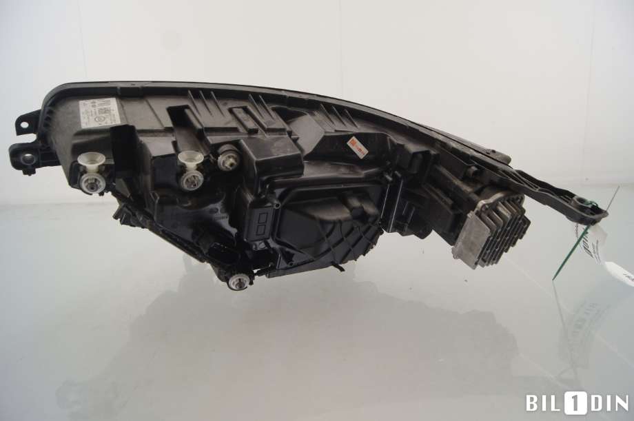 Frontlykt høyre halogen til VW ID.BUZZ 2022-->> (VOLKSWAGEN|1T3941078D|)