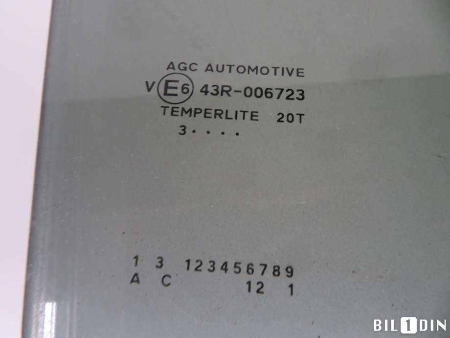 Siderute høyre bak til Suzuki SX4 S-CROSS 2013-->> (Type II) (SUZUKI|8454161M10000|)