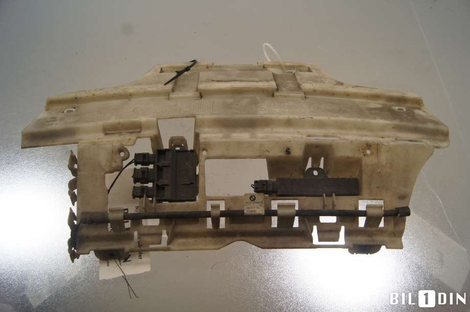 Støtfanger bak midtre del til BMW 4-Serie 2013-2020 (F32/F33/F36) (F32/F33/F36) (BMW|51128054289|)