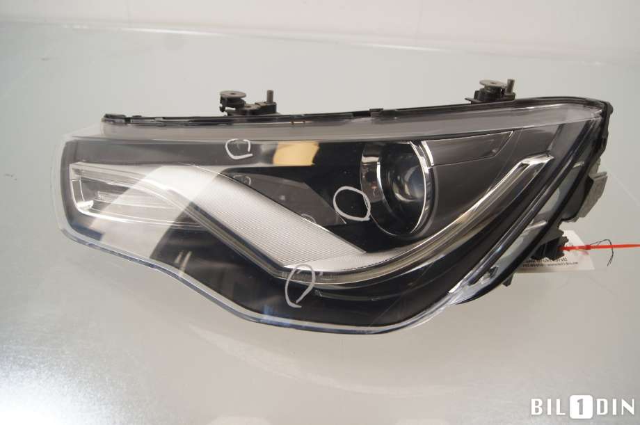 Frontlykt venstre xenon til Audi A1 2010-2014 (Type I, Fase 1) (AUDI|8X0941043|)