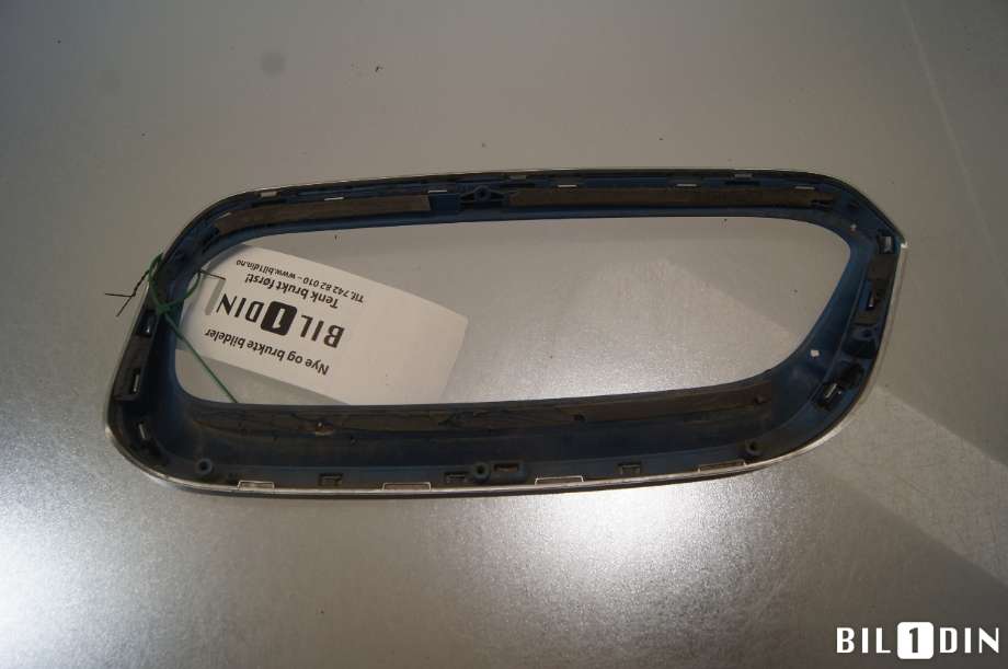 Grill høyre til BMW i3 2013-2022  (BMW|51137375884|)