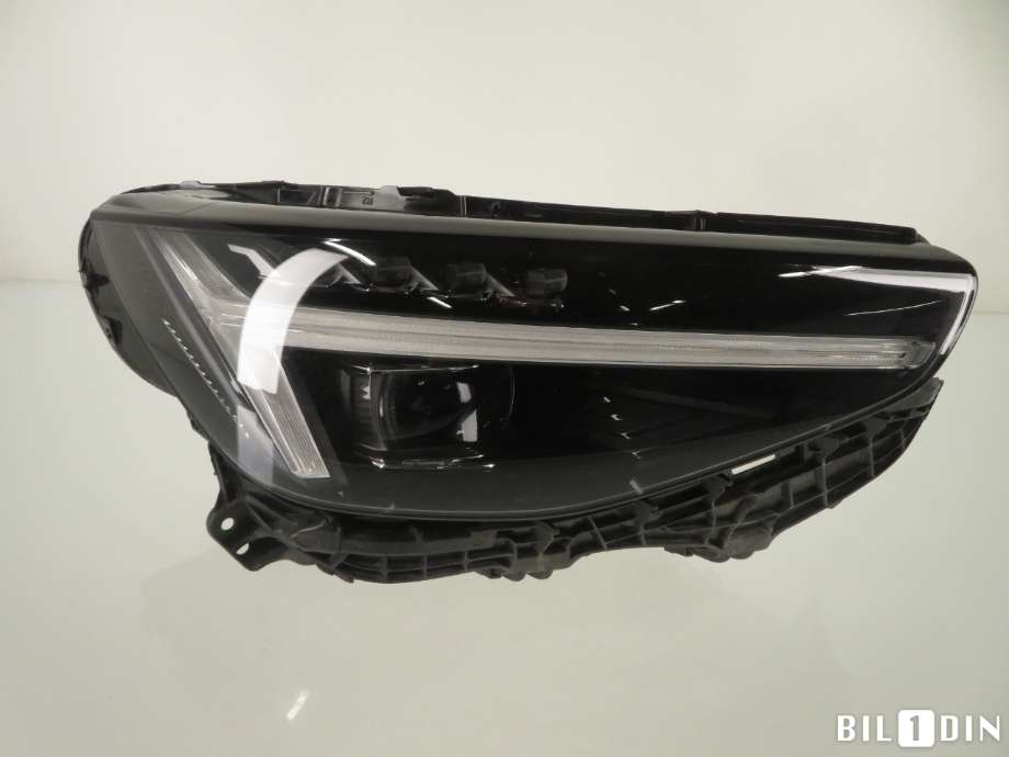 Frontlykt høyre halogen til Volvo XC40 2018-2024 (VOLVO|32140442|)