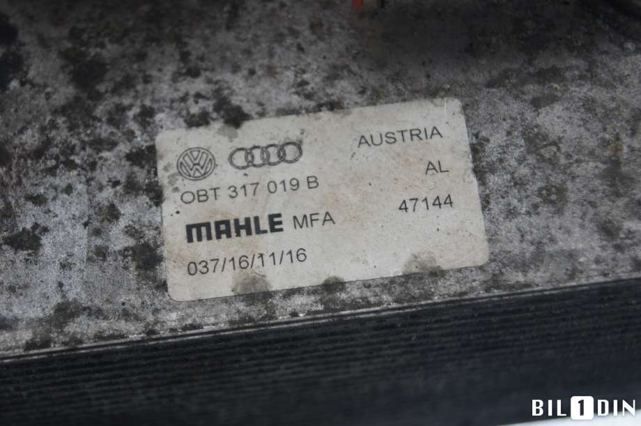 Oljekjøler til VW Transporter / Caravelle 2015-2019 (T6) (T6) (VOLKSWAGEN|0BT317019B|)