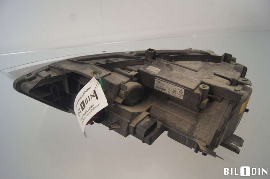 Frontlykt høyre halogen til Audi Q3 2011-2014 (Type I, Fase 1)  (AUDI|8U0941044|)