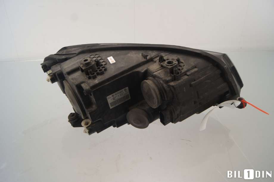 Frontlykt venstre halogen til VW Caddy 2015-2020 (Type III, Fase 3)  (VOLKSWAGEN|2K1941015B|)