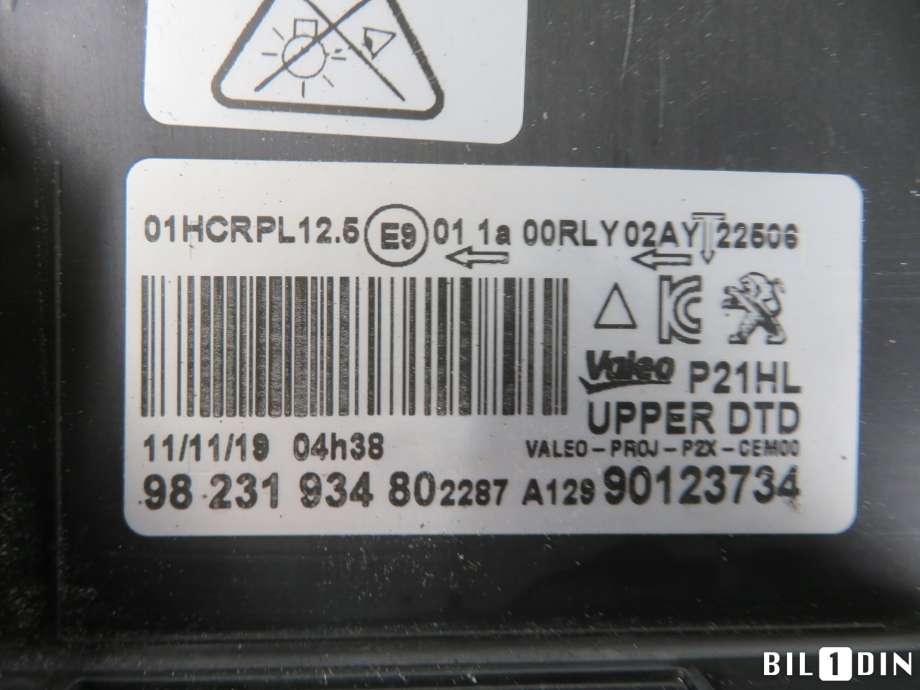 Frontlykt høyre halogen til Peugeot 208 2019-->> (Type II)  (PEUGEOT|1656238980|1674248480|)