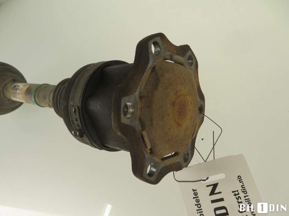 Drivaksel høyre foran til Audi A4 2007-2014 (Type IV) (B8) (B8) (AUDI|8K0407271AJ|)