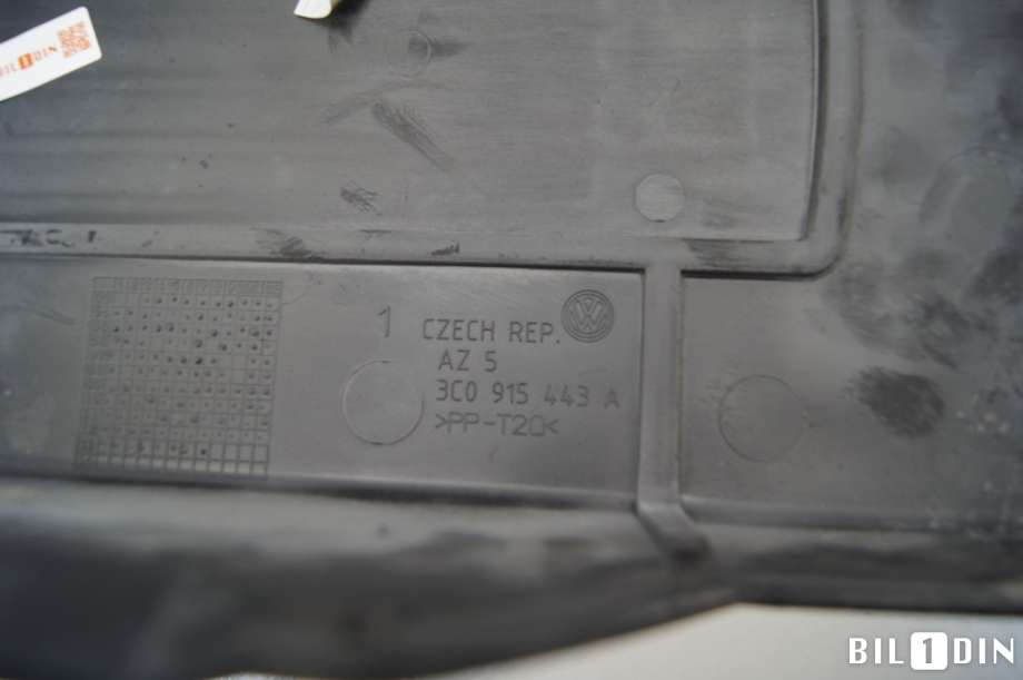 Batterikasse/feste til VW Passat 2011-2015 (B7) (B7) (VOLKSWAGEN|3C0915443A|)