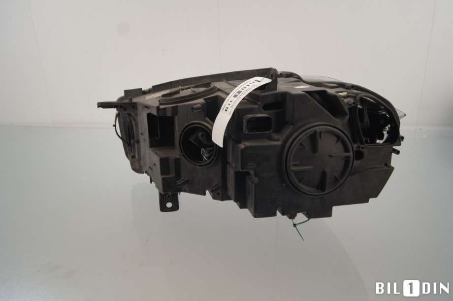 Frontlykt høyre halogen til BMW X5 2013-2018 (F15) (F15) (BMW|63117442648||7453472)