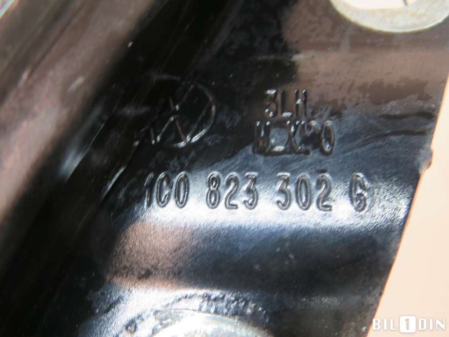 Panserhengsler til VW Beetle 1998-2010 (Type I)  (VOLKSWAGEN|1C0823302G|)