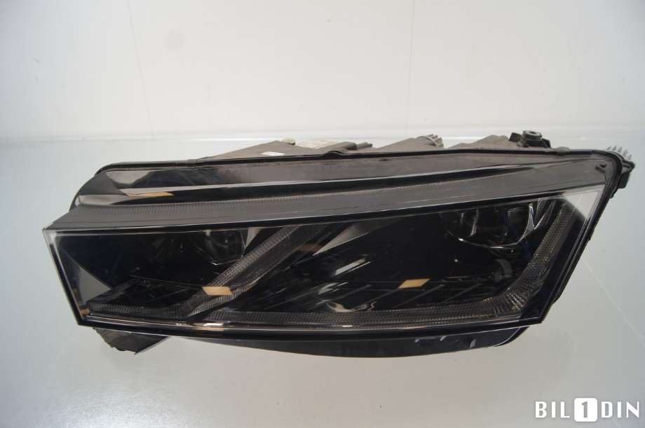 Frontlykt venstre halogen til Škoda Octavia 2020-->> (Type IV) (SKODA|5E4941015B||5E4941015A)