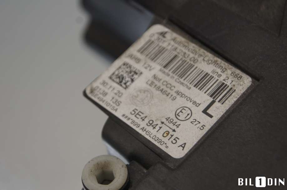 Frontlykt venstre halogen til Škoda Octavia 2020-->> (Type IV) (SKODA|5E4941015B||5E4941015A)