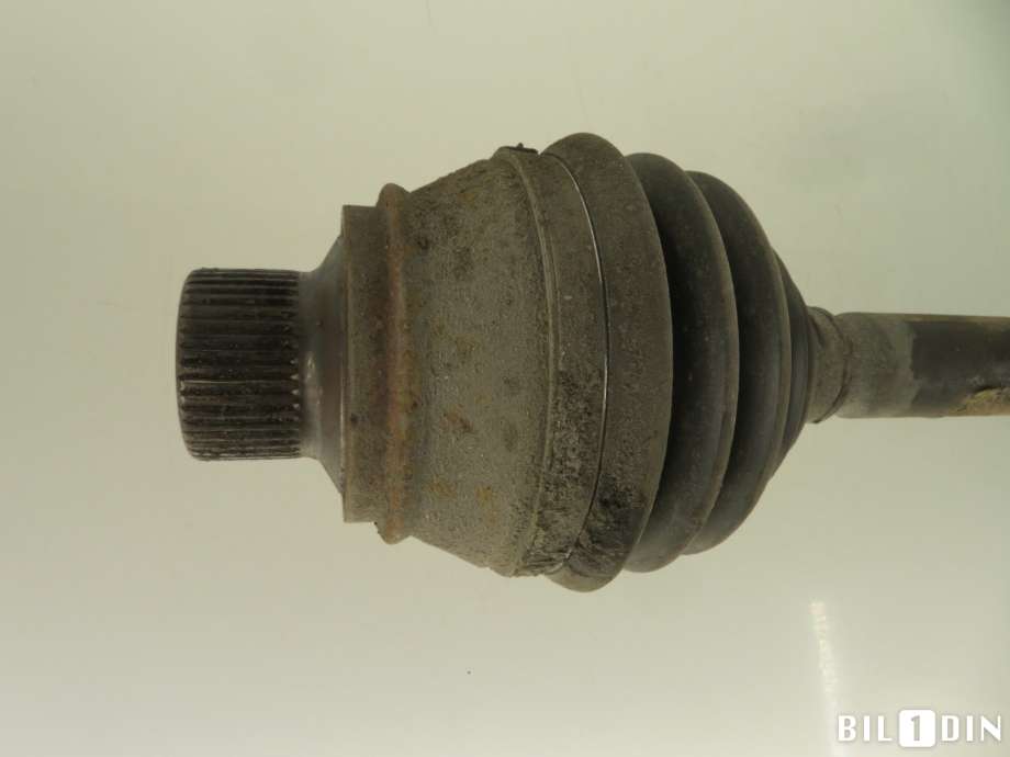 Drivaksel venstre foran til Audi A4 2007-2014 (Type IV) (B8) (B8) (AUDI|8K0407271AJ|8K0407271Q|8K0407451DX)