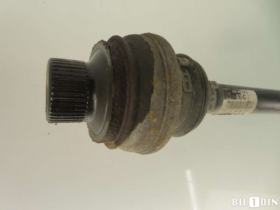 Drivaksel høyre bak til Audi A6, Allroad 2012-2014 (Type III, Fase 1) (C7) (C7) (AUDI|8R0501203C|)
