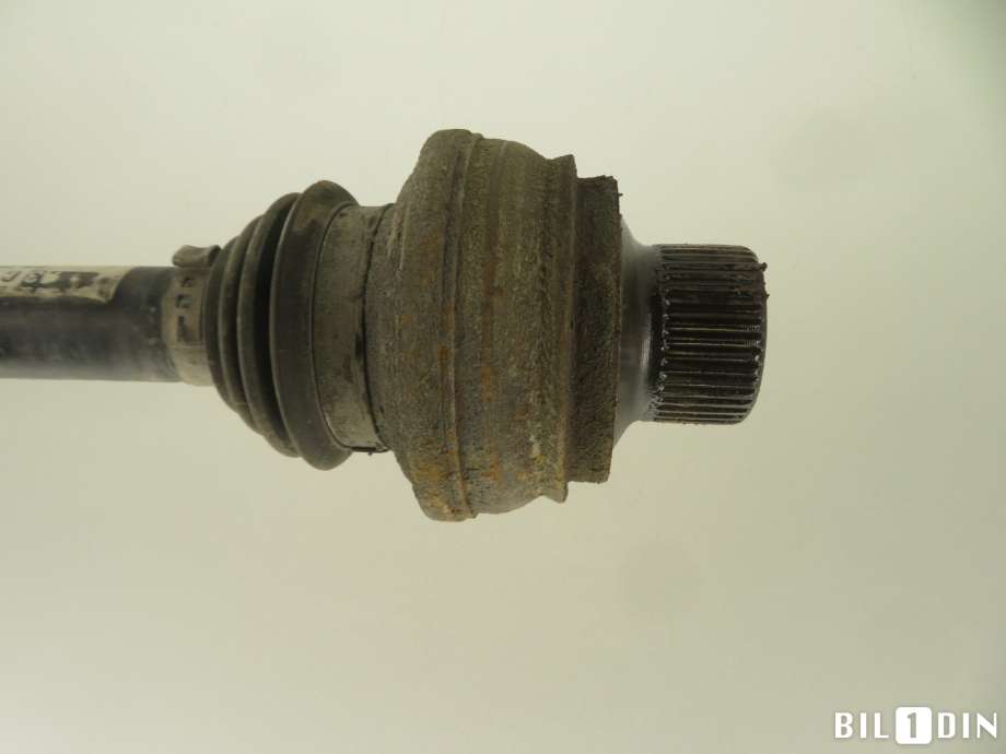 Drivaksel venstre bak til Audi A6, Allroad 2012-2014 (Type III, Fase 1) (C7) (C7) (AUDI|8R0501203C|)