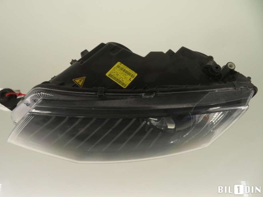 Frontlykt venstre halogen til Škoda Octavia 2013-2016 (Type III, Fase 1)  (SKODA|)