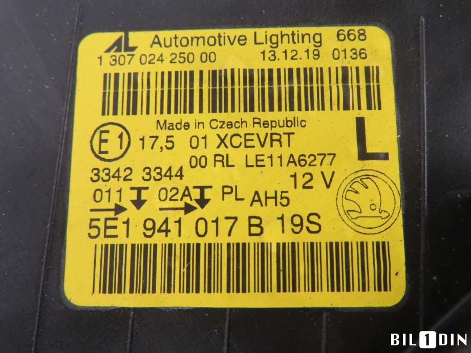 Frontlykt venstre halogen til Škoda Octavia 2013-2016 (Type III, Fase 1)  (SKODA|)