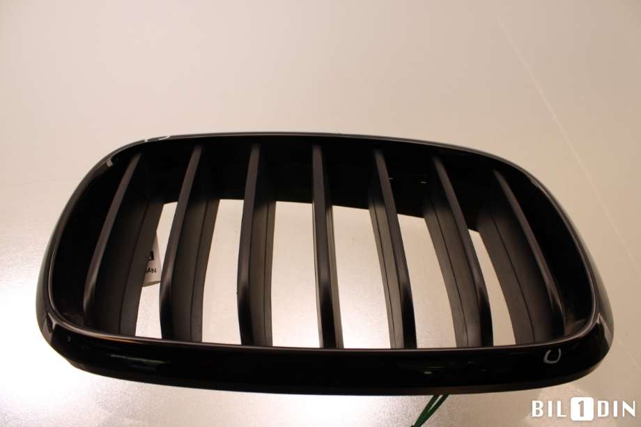 Grill høyre til BMW X5 2013-2018 (F15) (F15) (BMW|51117303108|)