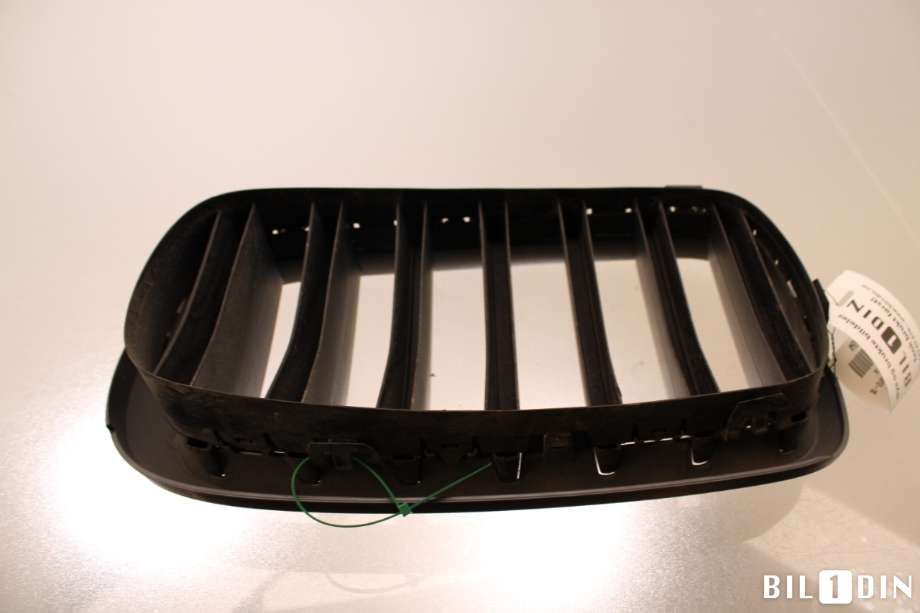 Grill høyre til BMW X5 2013-2018 (F15) (F15) (BMW|51117303108|)