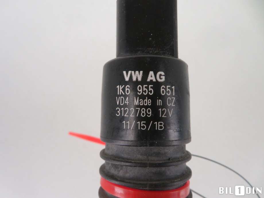 Spylerpumpe foran til VW Passat 2015-2019 (Fase 1) (B8) (B8) (VOLKSWAGEN|1K6955651|)