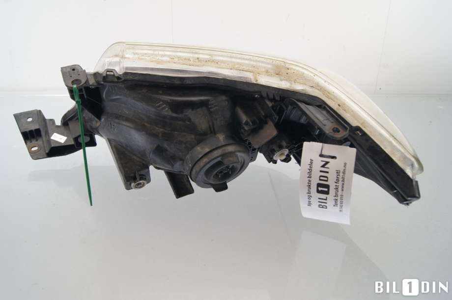 Frontlykt høyre halogen til Toyota Hilux 2012-2016  (TOYOTA|811100K440|)