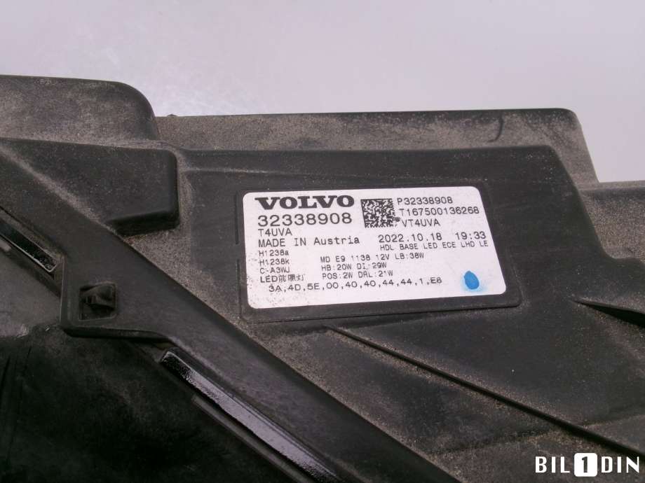 Frontlykt venstre halogen til Volvo XC40 2018-2024  (VOLVO|32293765|)
