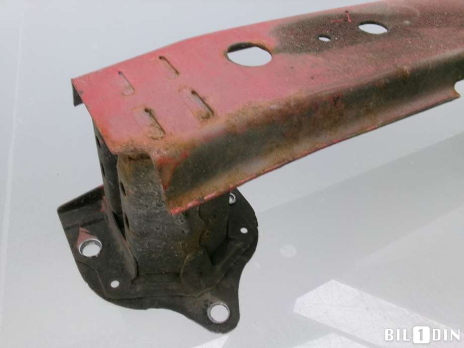 Støtfangerforsterkning bak til Toyota Yaris 2012-2014 (Type III, Fase 1)  (TOYOTA|520230D080|)