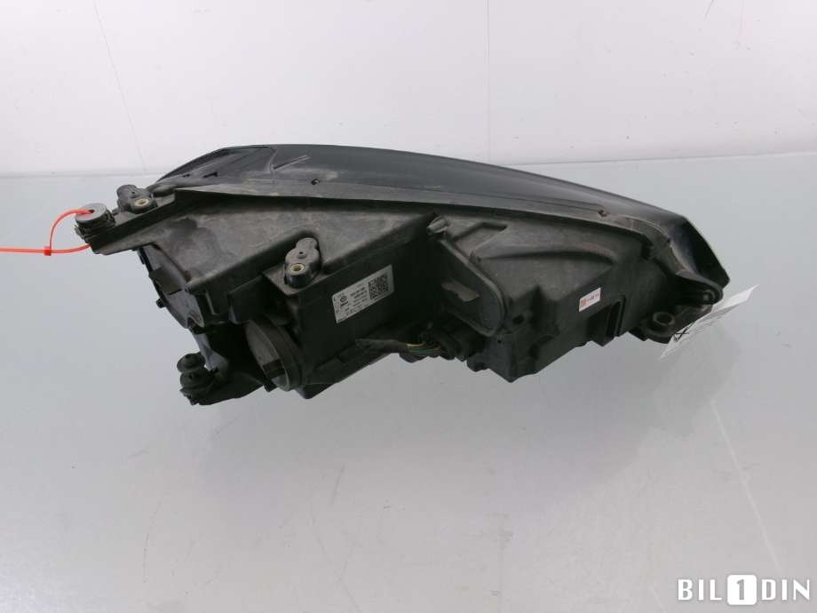 Frontlykt venstre halogen til VW e-Golf 2017-2020 (Fase 2)  (VOLKSWAGEN|5GE941773|)