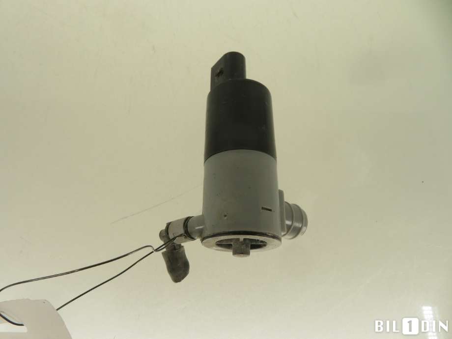 Spylerpumpe foran til Polestar 2 2020-->> (POLESTAR|32237969|)