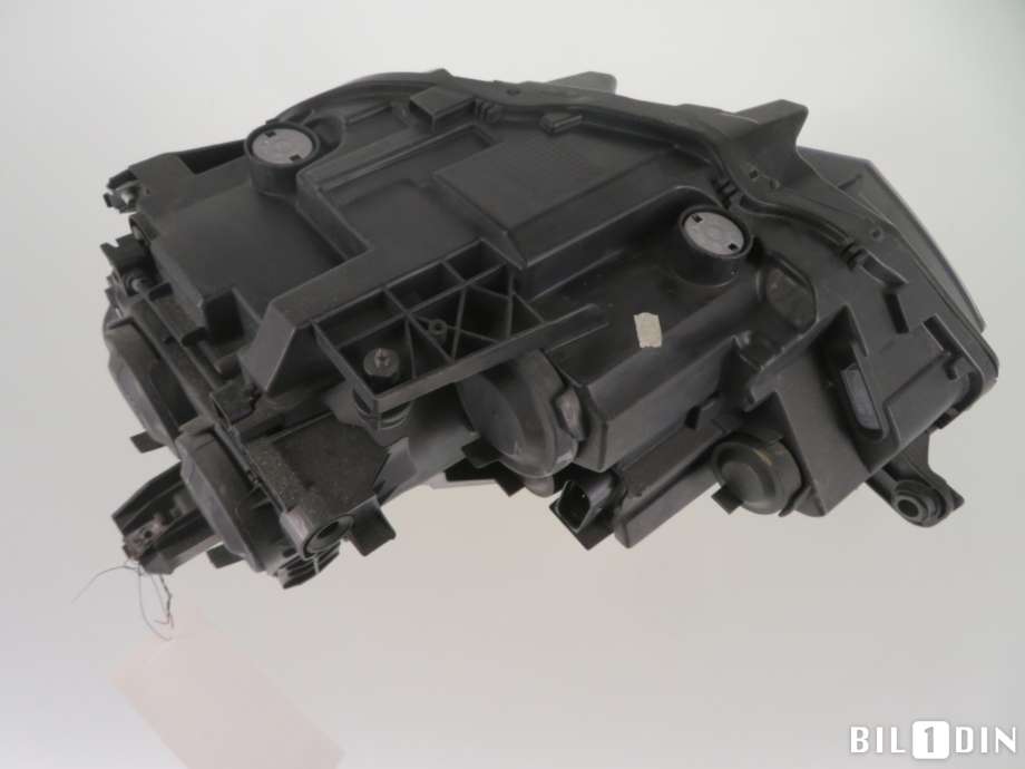 Frontlykt høyre halogen til VW Passat 2015-2019 (Fase 1) (B8) (B8) (passat variant
bluemotion tech|3G1941774D|)