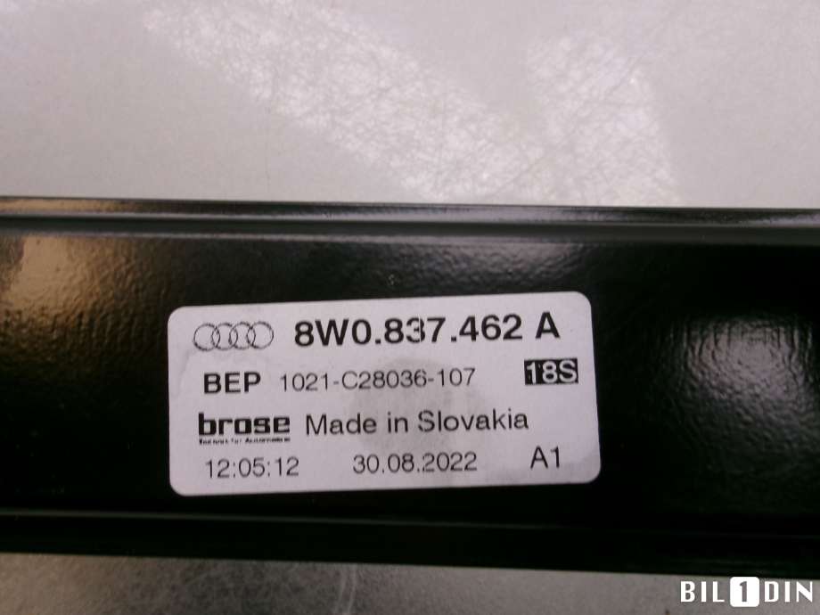 Ruteheis til Audi A4 2020-->> (Type V, Fase 2) (B9) (B9) (AUDI|8W0837462A|)