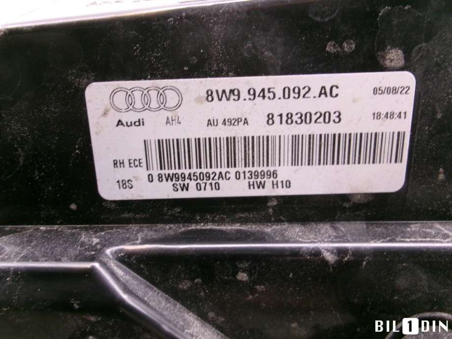 Baklykt høyre til Audi A4 2020-->> (Type V, Fase 2) (B9) (B9) (AUDI|8W9945092AC|)