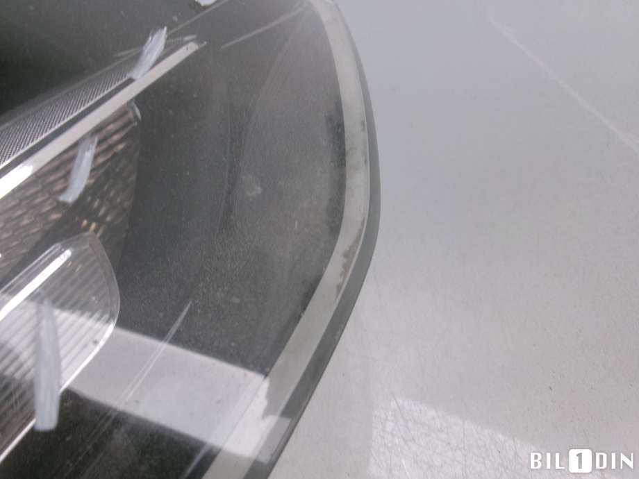 Frontlykt høyre halogen til VW Polo 2009-2014 (Type V, Fase 1)  (VOLKSWAGEN|6R1941008F|)