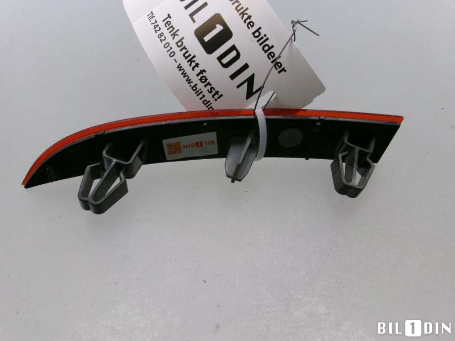 Refleksplate til Audi A4 2020-->> (Type V, Fase 2) (B9) (B9) (AUDI|8W0945106AC|)