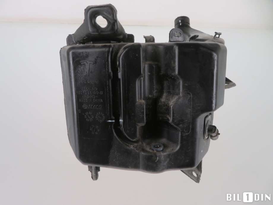 Spylerpumpe foran til Tesla Model Y 2021-2024 (Type I)  (TESLA|162923400A|)