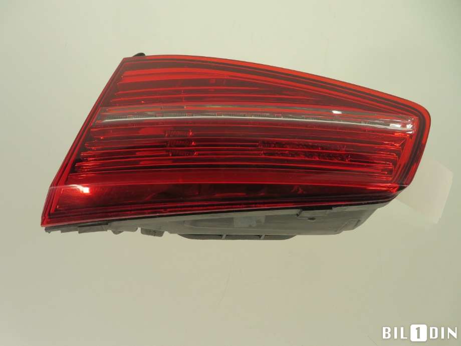 Baklykt høyre indre til VW Passat 2015-2019 (Fase 1) (B8) (B8) (VOLKSWAGEN|3G9945308E|)