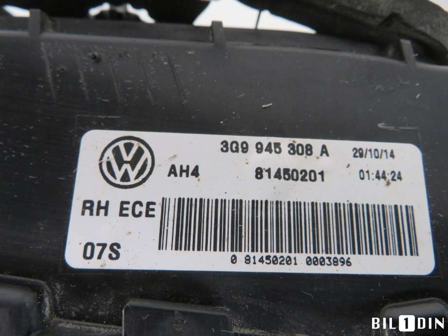 Baklykt høyre indre til VW Passat 2015-2019 (Fase 1) (B8) (B8) (VOLKSWAGEN|3G9945308E|)