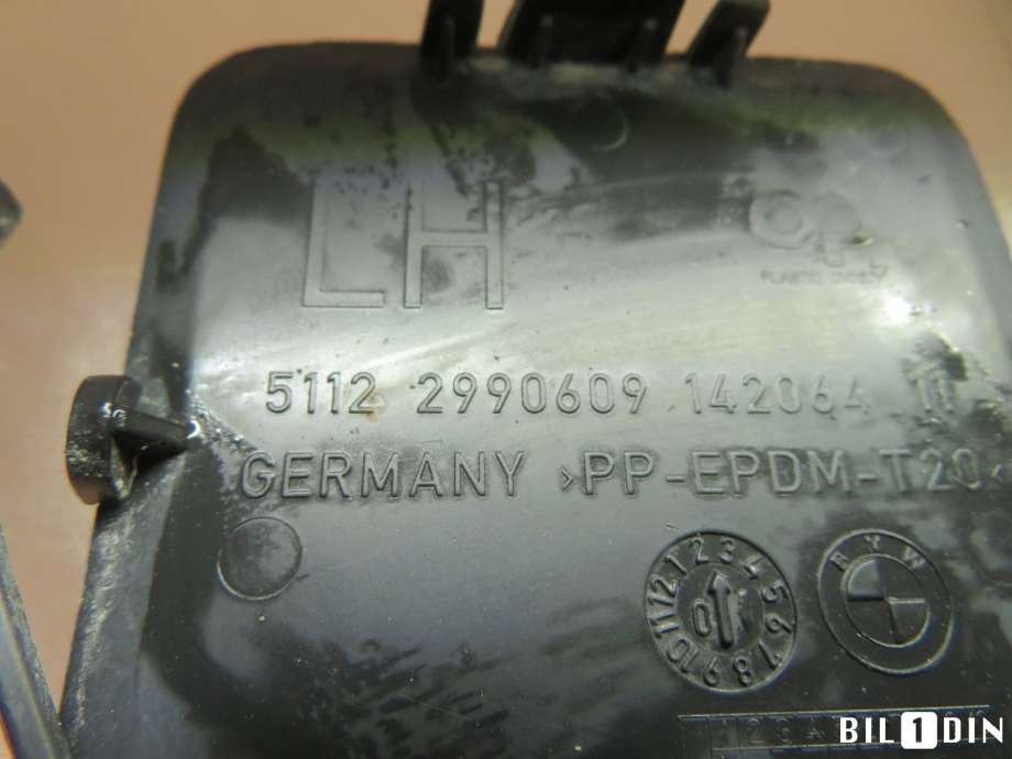 Bagasjerom slepeøye/tauekrok til BMW X1 2009-2015 (E84) (E84) (BMW|51122452518|)