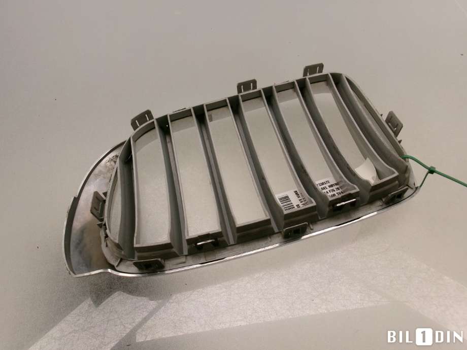 Grill høyre til BMW X4 2014-2018 (F26) (F26) (BMW|51117338572|)