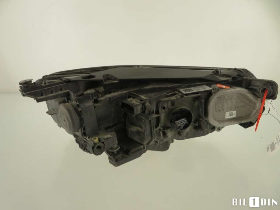 Frontlykt venstre halogen til VW Passat 2015-2019 (Fase 1) (B8) (B8) (VOLKSWAGEN|3G1941113A||3G1941081A)