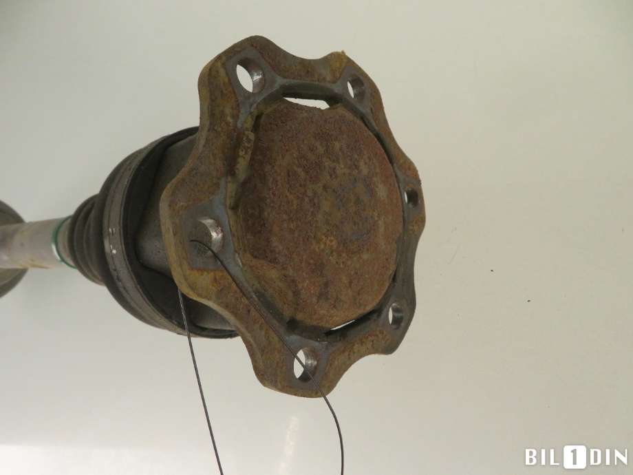 Drivaksel høyre foran til Audi A4 2007-2014 (Type IV) (B8) (B8) (AUDI|8K0407271AJ|)