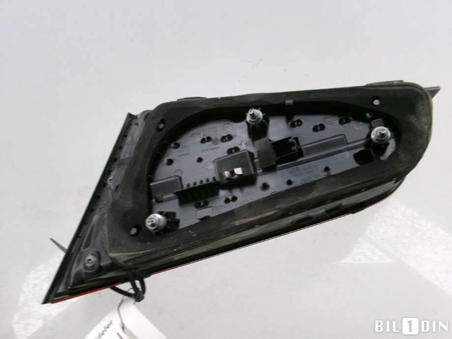 Baklykt venstre indre til Audi A3 2016-2020 (Type III, Fase 2) (AUDI|8V4945093F|)