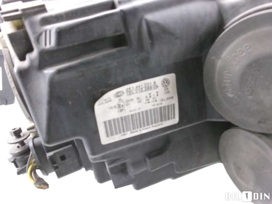 Frontlykt venstre xenon til VW Caddy 2015-2020 (Type III, Fase 3) (VOLKSWAGEN|2K1941039A|)