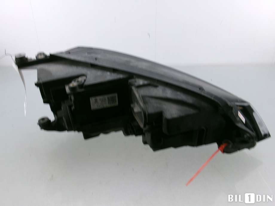 Frontlykt venstre halogen til VW e-Golf 2014-2017 (Fase 1)  (VOLKSWAGEN|5GE941773|)