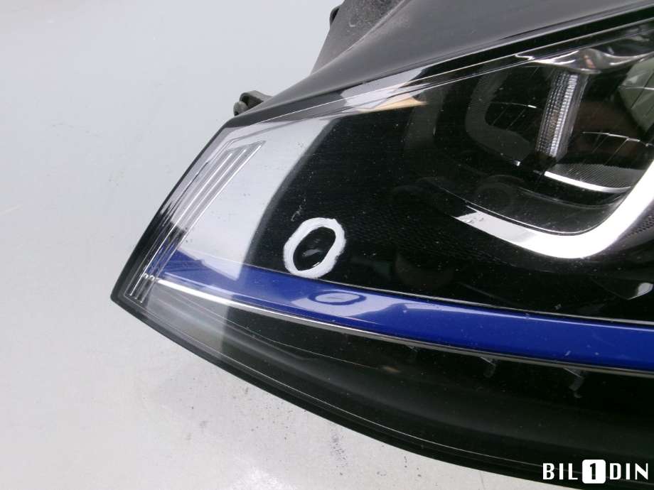 Frontlykt venstre halogen til VW e-Golf 2014-2017 (Fase 1)  (VOLKSWAGEN|5GE941773|)