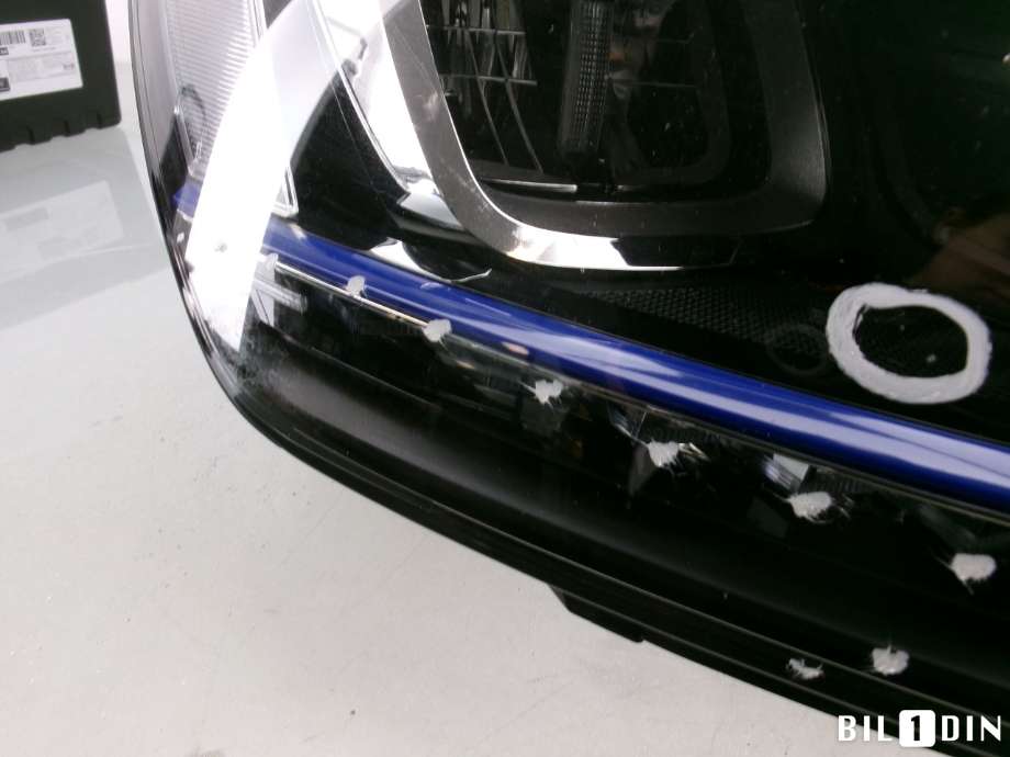 Frontlykt høyre halogen til VW e-Golf 2014-2017 (Fase 1)  (VOLKSWAGEN|5GE941774|)
