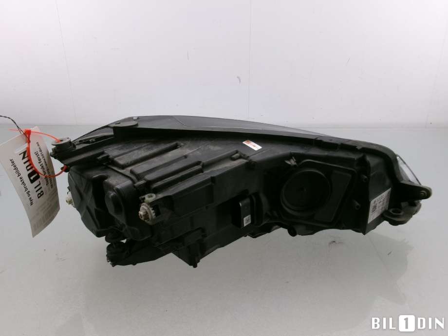 Frontlykt venstre halogen til VW e-Golf 2017-2020 (Fase 2) (VOLKSWAGEN|5G1941773B|)