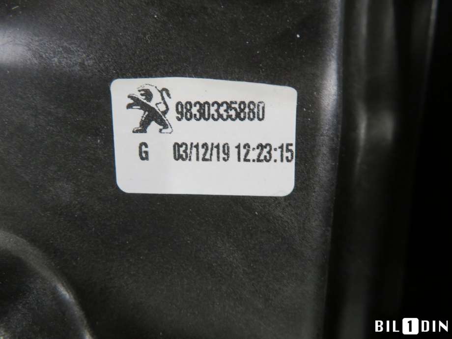 Ruteheis venstre foran til Peugeot Partner 2019-->> (Type III)  (PEUGEOT|9830335880|)