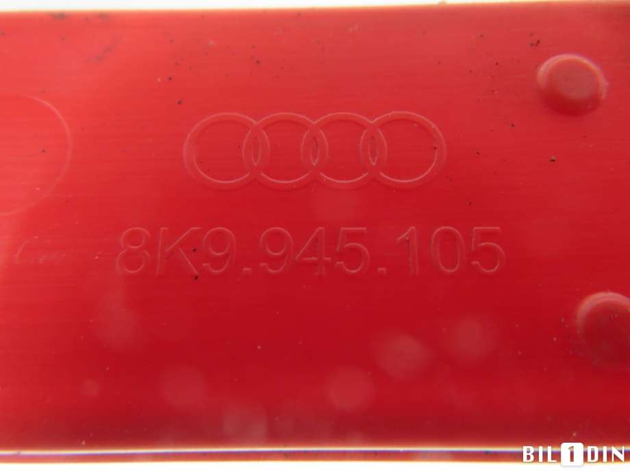 Refleksplate til Audi A4, Allroad 2009-2016 (Type I) (B8) (B8) (AUDI|8K9945105|)