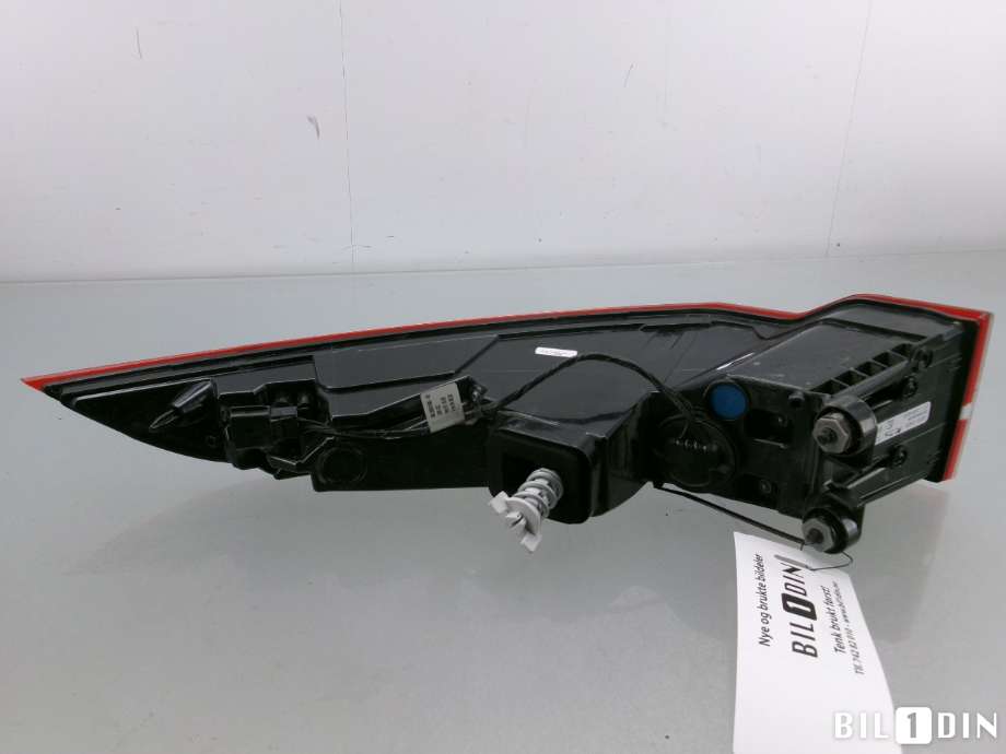 Baklykt venstre til Jaguar I-PACE 2018-->> (JAGUAR|T4K16642|T4K1824|J9D313405AC)